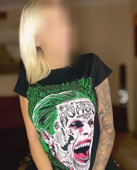 Amina, 36