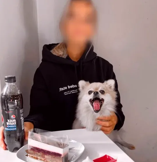 Andrea, 33