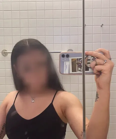 Andrea, 26