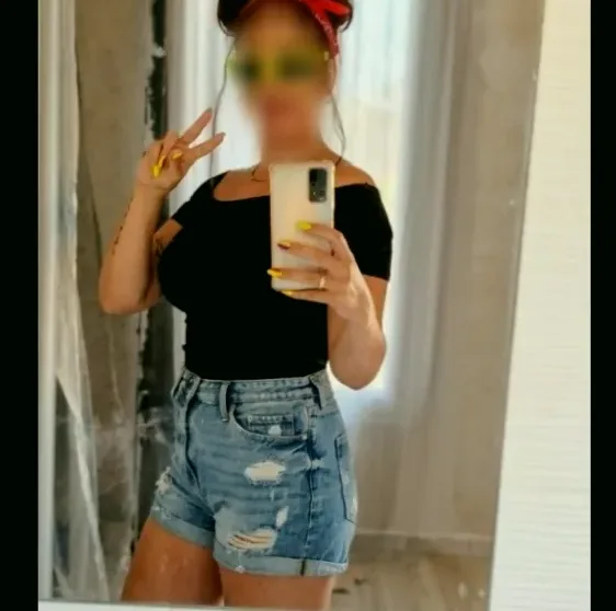 Antonia, 37