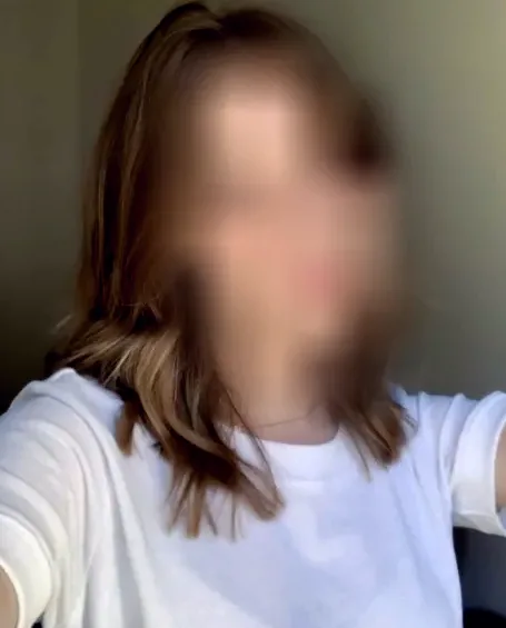 Bettina, 28