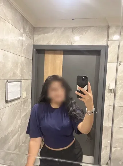 Bettina, 20