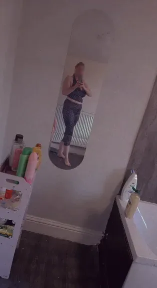 Clara, 40