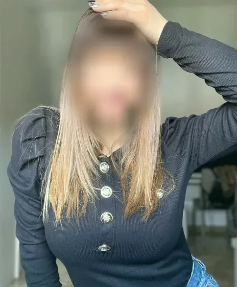 Corinna, 37
