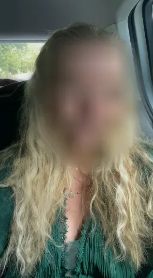 Corinna, 29