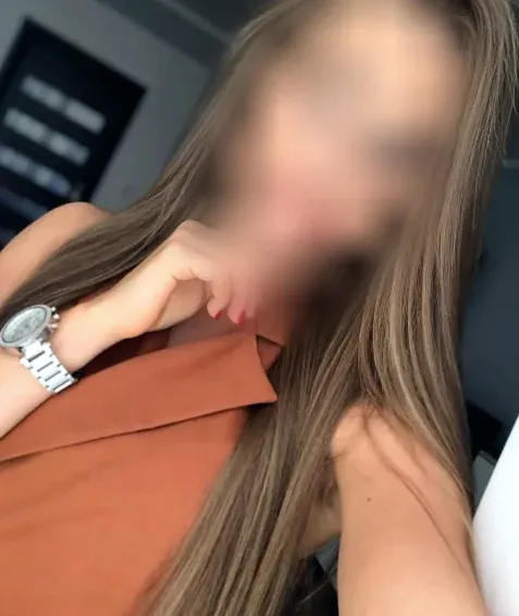 Kathrin, 28