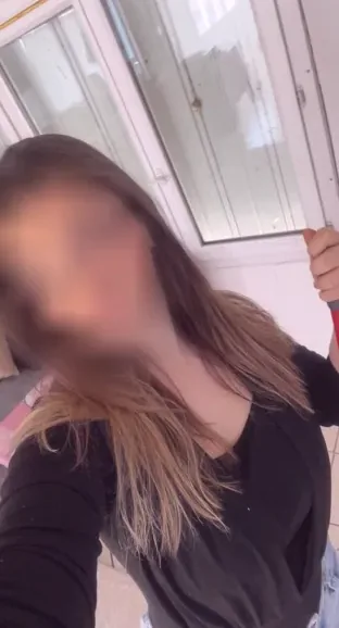Larissa, 20