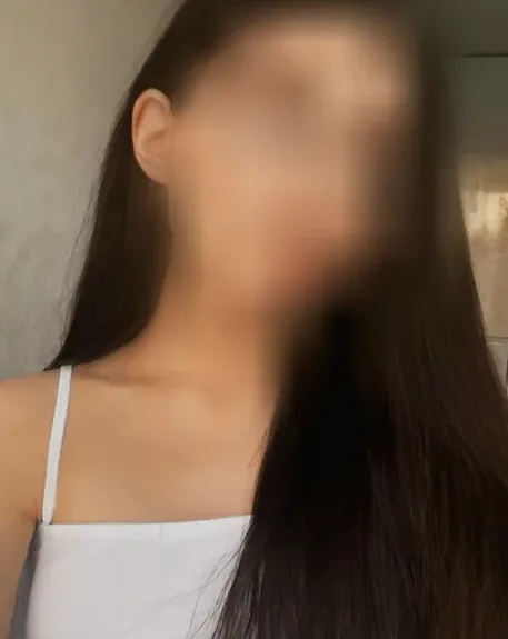 Manuela, 23