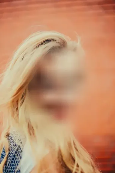 Mia, 36