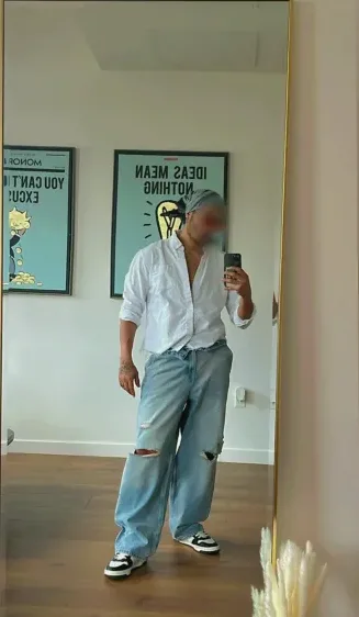 Mia, 34