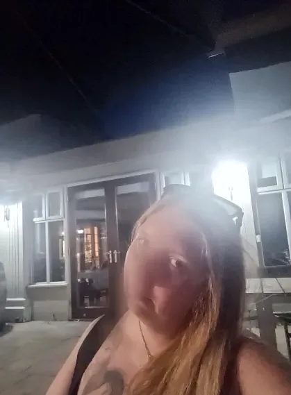 Mia, 35