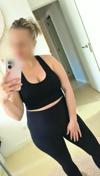 Nadine, 36