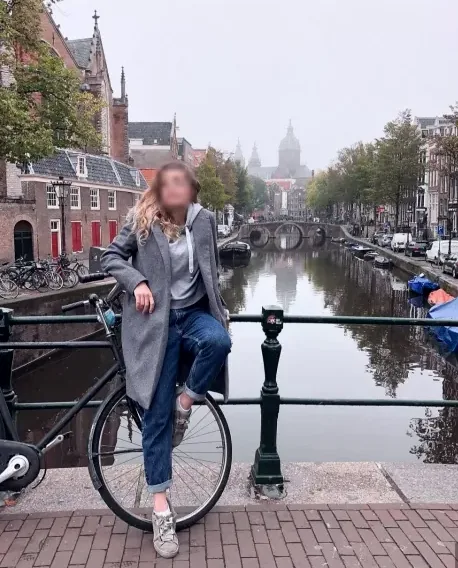 Nikolina, 35