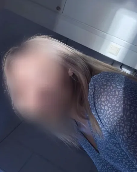 Sabrina, 19