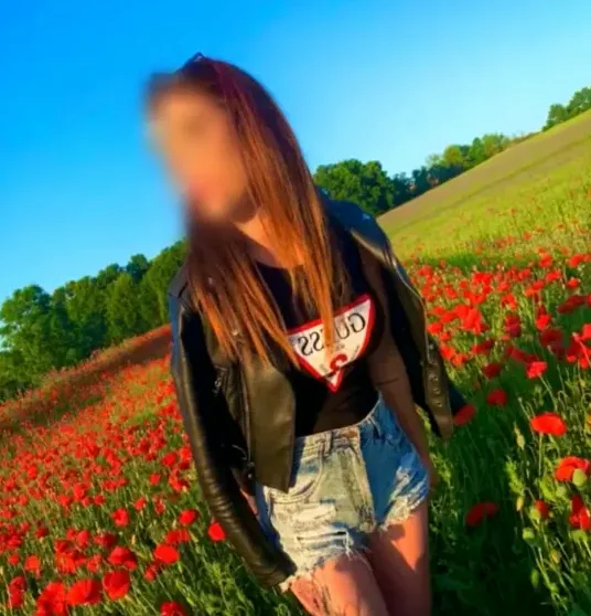 Valentina, 27
