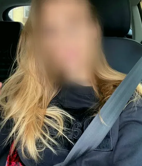 Vanessa, 32