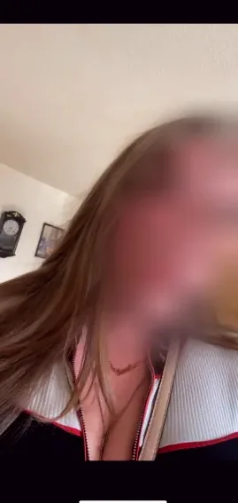 Viktoria, 25